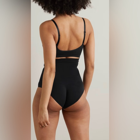 SKIMS NWOT Seamless Sculpt Bralette in Onyx - Picture 7 of 12